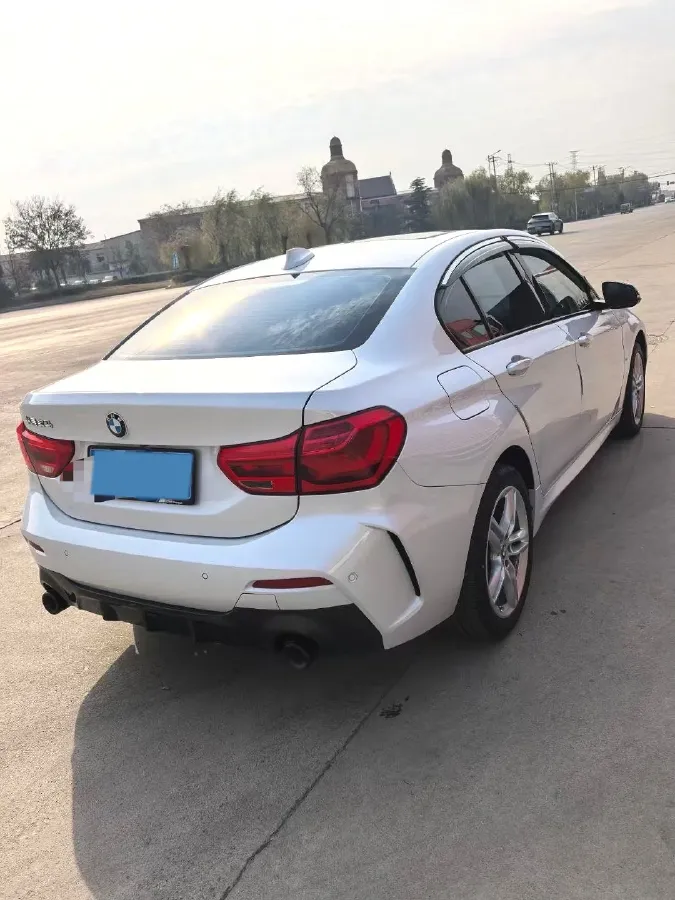 2022 BMW 1 Series 1.5T 140HP L3 7DCT,autocango,china used car exporter,china ev exporter,chinese used car exporter,chinese used ev exporter