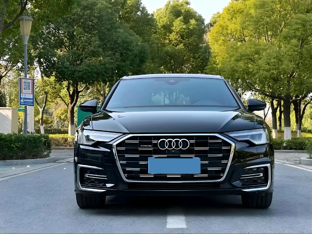 2024 Audi A6L 2.0T 245HP L4 7DCT,autocango,china used car exporter,china ev exporter,chinese used car exporter,chinese used ev exporter