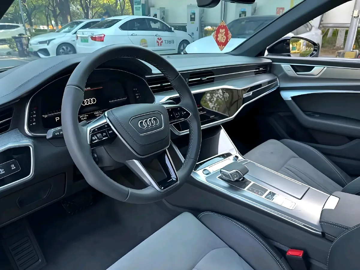 2024 Audi A6L 2.0T 245HP L4 7DCT,autocango,china used car exporter,china ev exporter,chinese used car exporter,chinese used ev exporter
