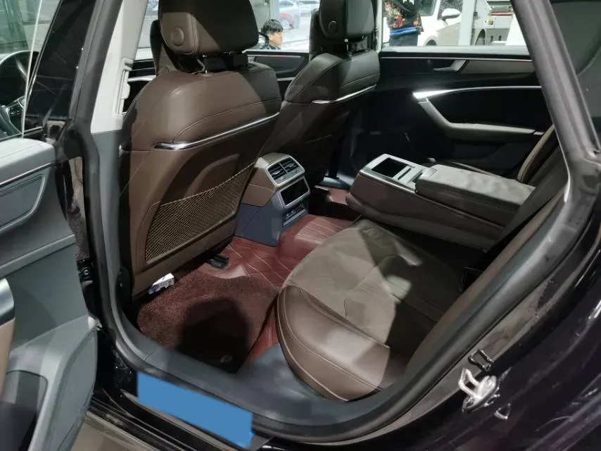 2024 Audi A7L 2.0T 245HP L4 7DCT,autocango,china used car exporter,china ev exporter,chinese used car exporter,chinese used ev exporter