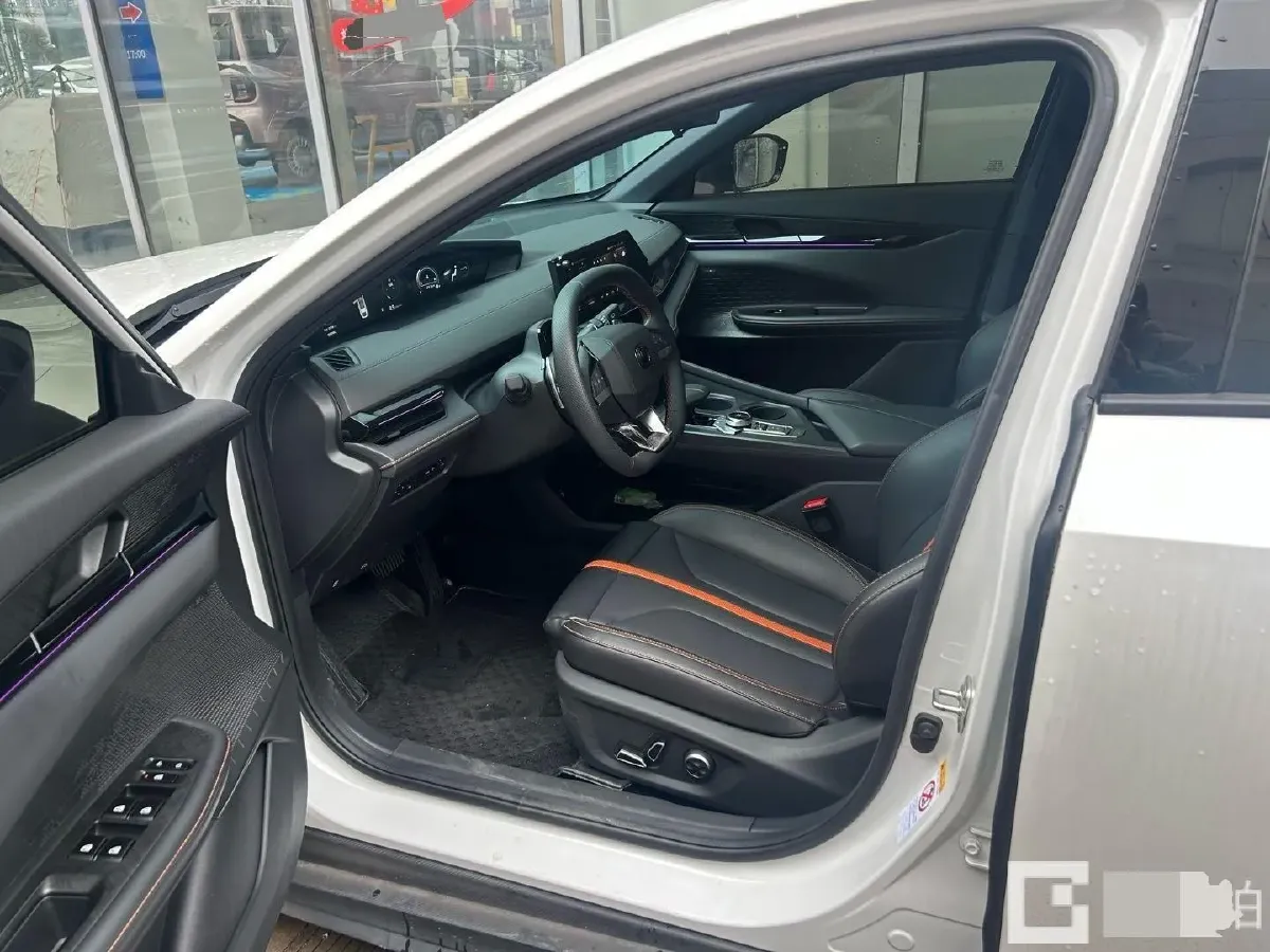 2024 ChangAn UNI-V 1.5T 188HP L4 7DCT,autocango,china used car exporter,china ev exporter,chinese used car exporter,chinese used ev exporter