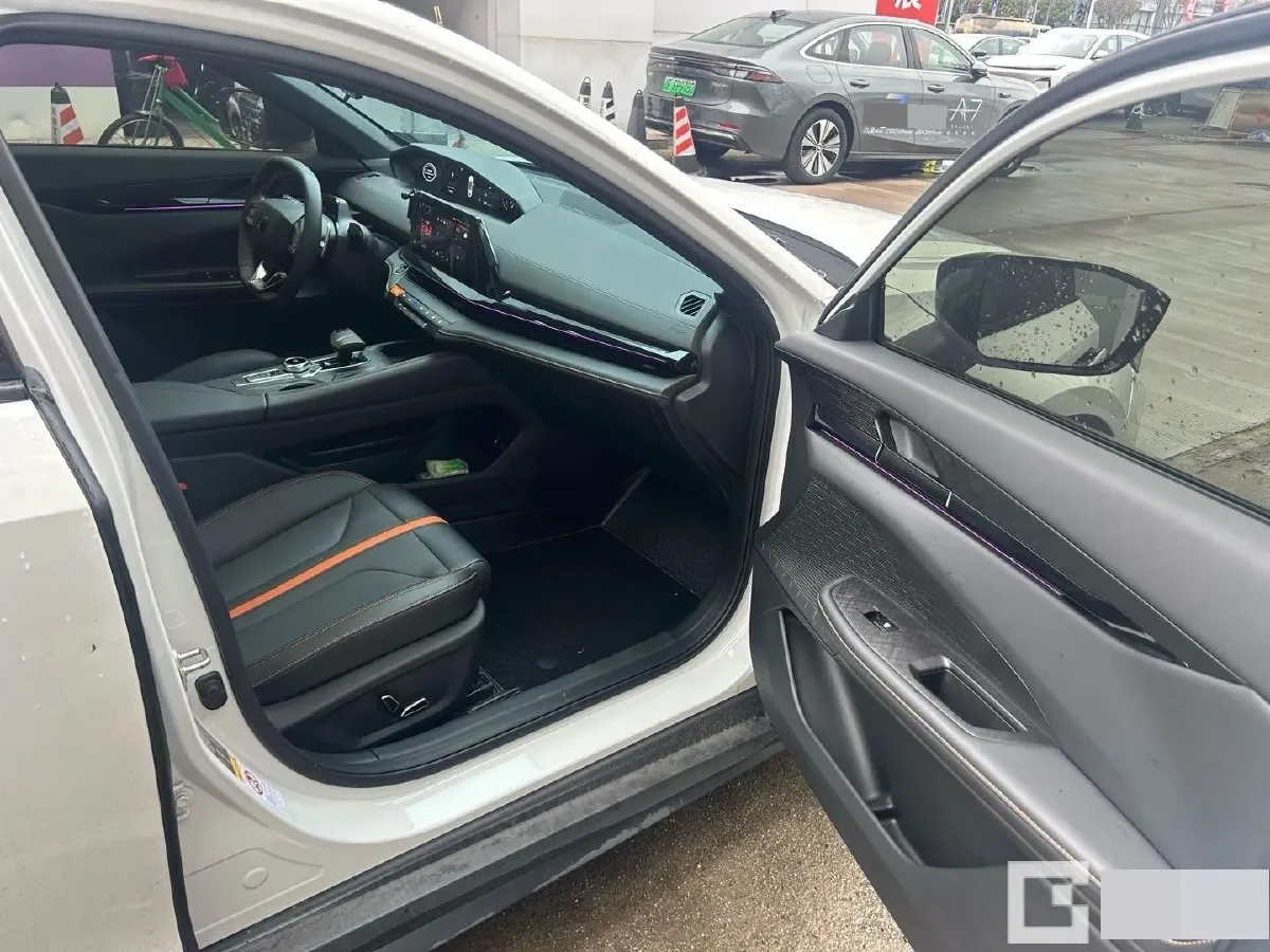 2024 ChangAn UNI-V 1.5T 188HP L4 7DCT,autocango,china used car exporter,china ev exporter,chinese used car exporter,chinese used ev exporter