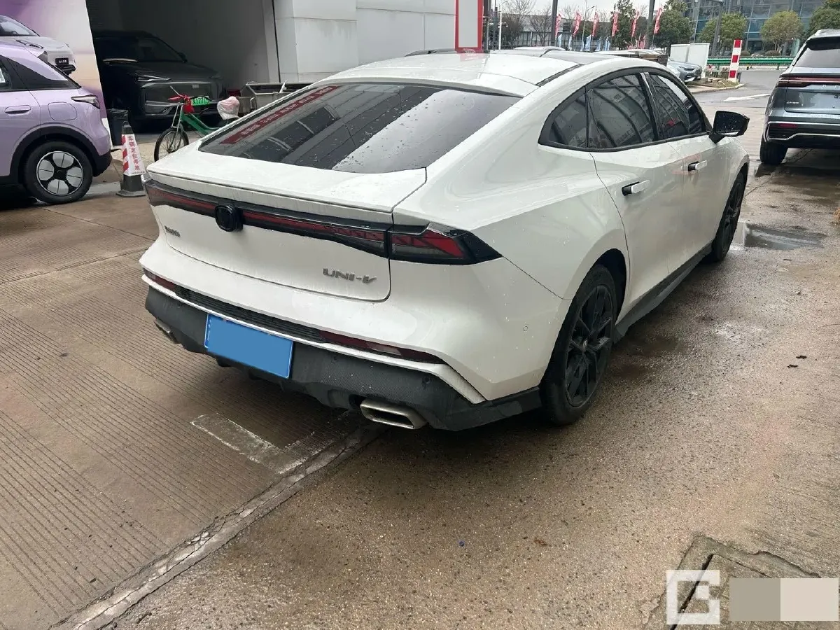 2024 ChangAn UNI-V 1.5T 188HP L4 7DCT,autocango,china used car exporter,china ev exporter,chinese used car exporter,chinese used ev exporter