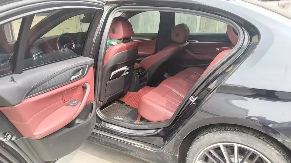 2022 BMW 5 Series 2.0T 252HP L4 8AT,autocango,china used car exporter,china ev exporter,chinese used car exporter,chinese used ev exporter