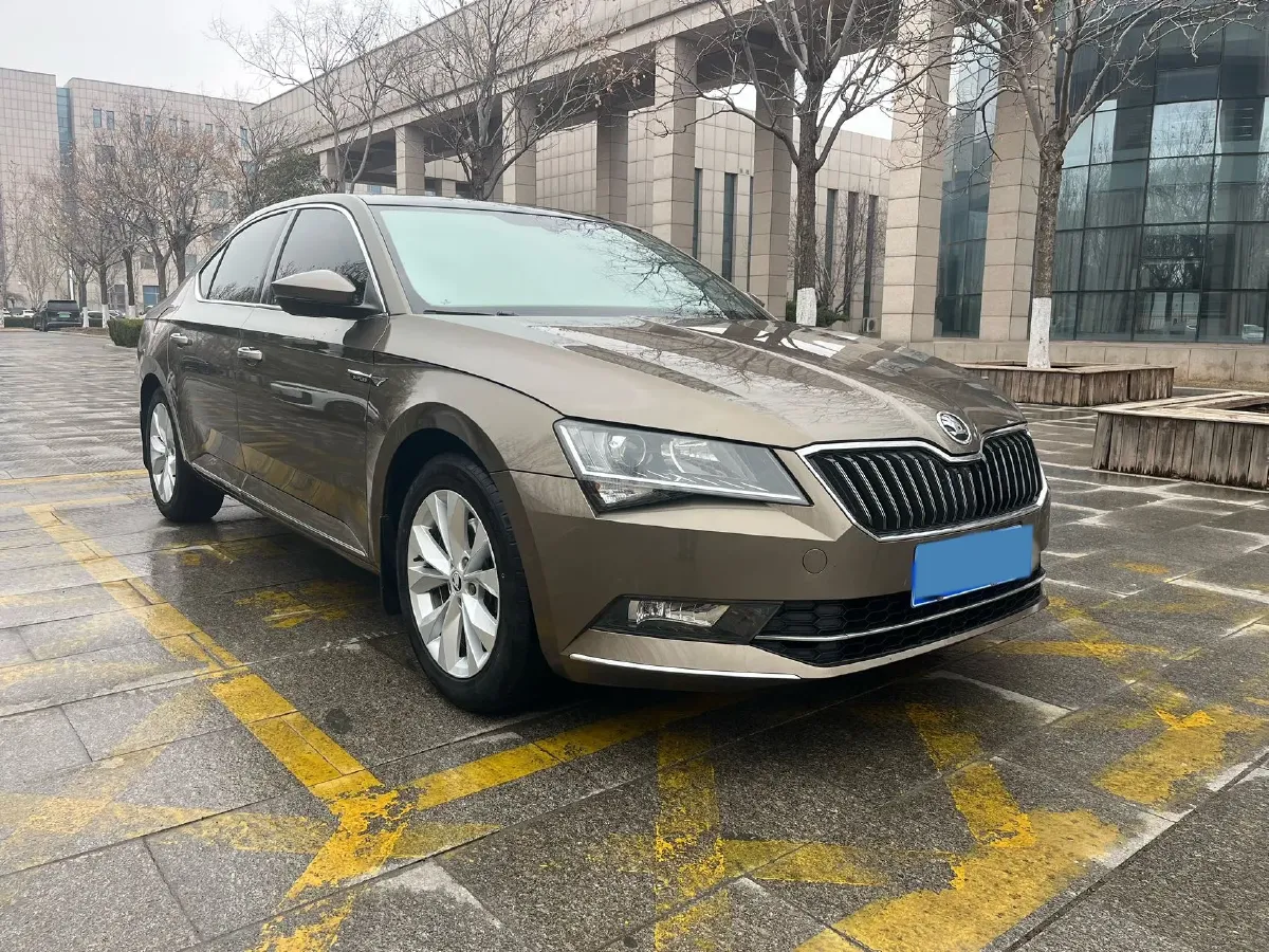 2018 Skoda Superb 1.8T 180HP L4 7DCT,autocango,china used car exporter,china ev exporter,chinese used car exporter,chinese used ev exporter