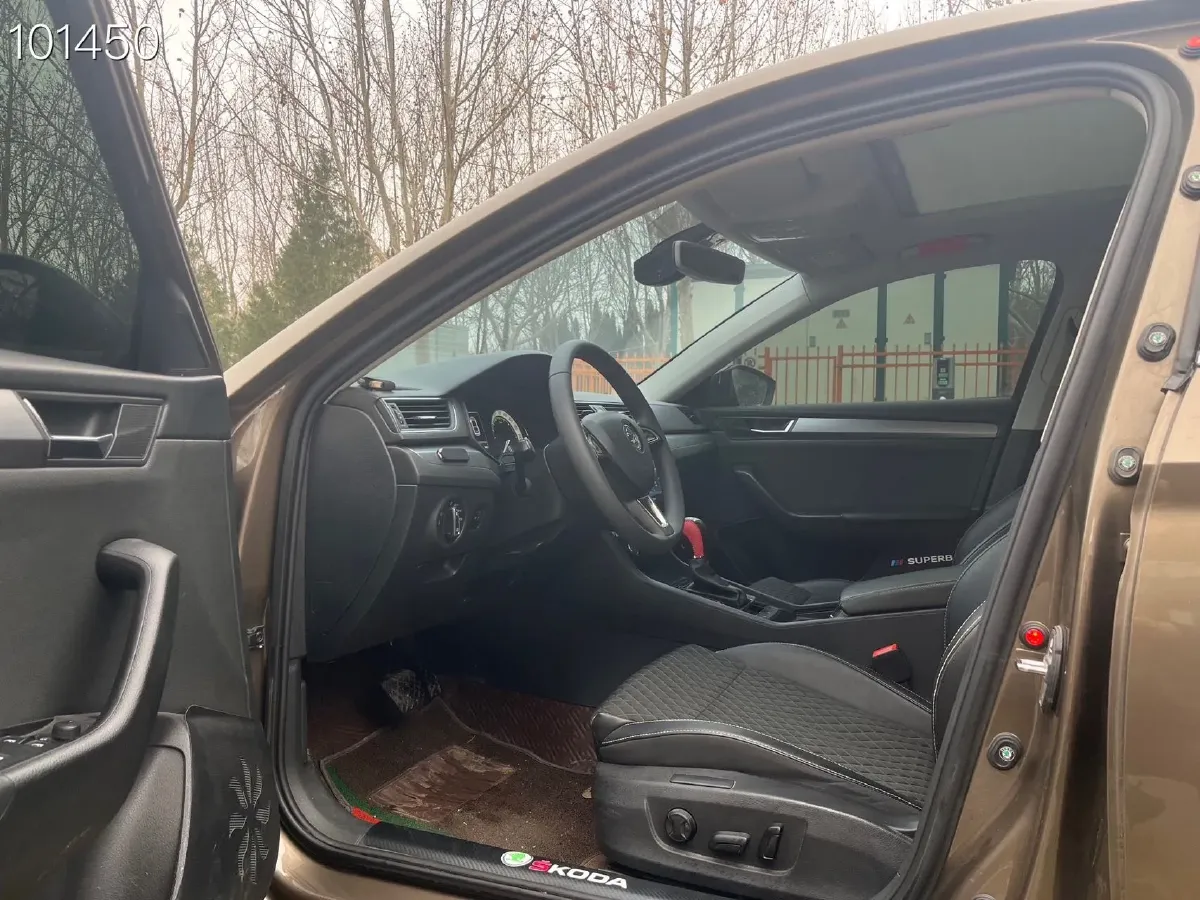 2018 Skoda Superb 1.8T 180HP L4 7DCT,autocango,china used car exporter,china ev exporter,chinese used car exporter,chinese used ev exporter