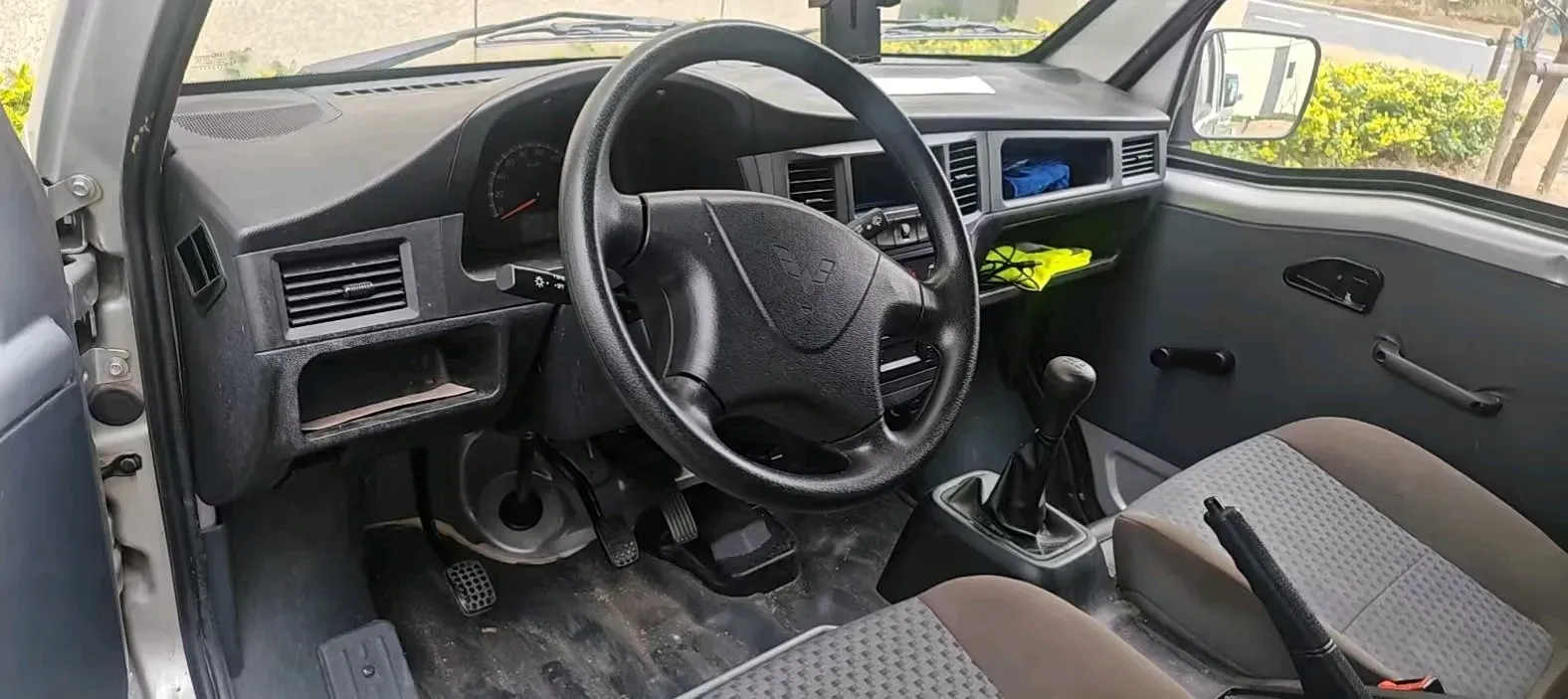 2023 WuLing ZhiGuang 1.5L 102HP L4 5MT,autocango,china used car exporter,china ev exporter,chinese used car exporter,chinese used ev exporter