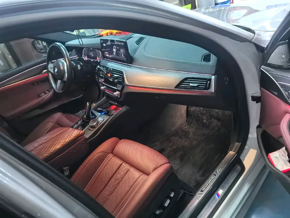 2023 BMW 5 Series 2.0T 245HP L4 8AT,autocango,china used car exporter,china ev exporter,chinese used car exporter,chinese used ev exporter