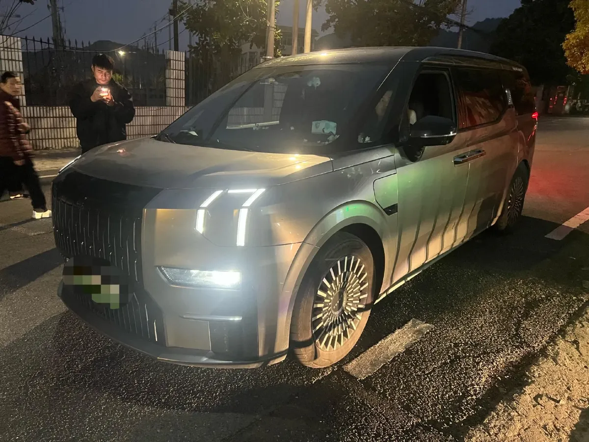 2022 Zeekr 009 BEV 116KWH,autocango,china used car exporter,china ev exporter,chinese used car exporter,chinese used ev exporter