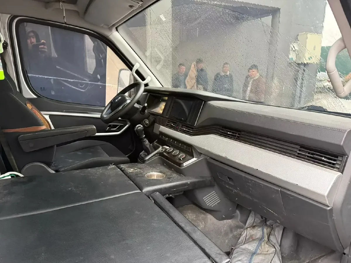 2023 Ford Transit 2.0T 220HP L4 5MT,autocango,china used car exporter,china ev exporter,chinese used car exporter,chinese used ev exporter