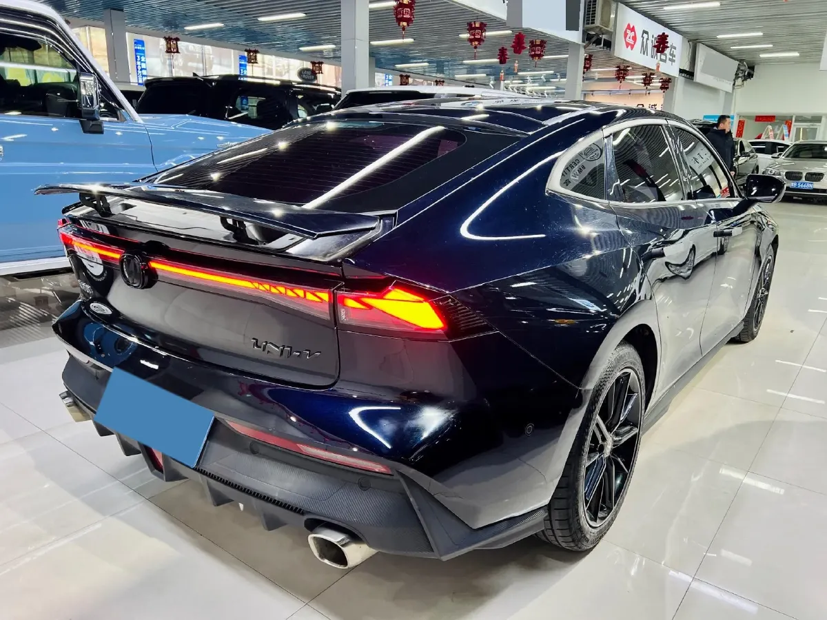 2022 ChangAn UNI-V 1.5T 188HP L4 7DCT,autocango,china used car exporter,china ev exporter,chinese used car exporter,chinese used ev exporter