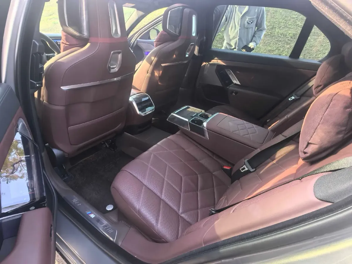 2023 BMW i7 BEV 101.7KWH,autocango,china used car exporter,china ev exporter,chinese used car exporter,chinese used ev exporter