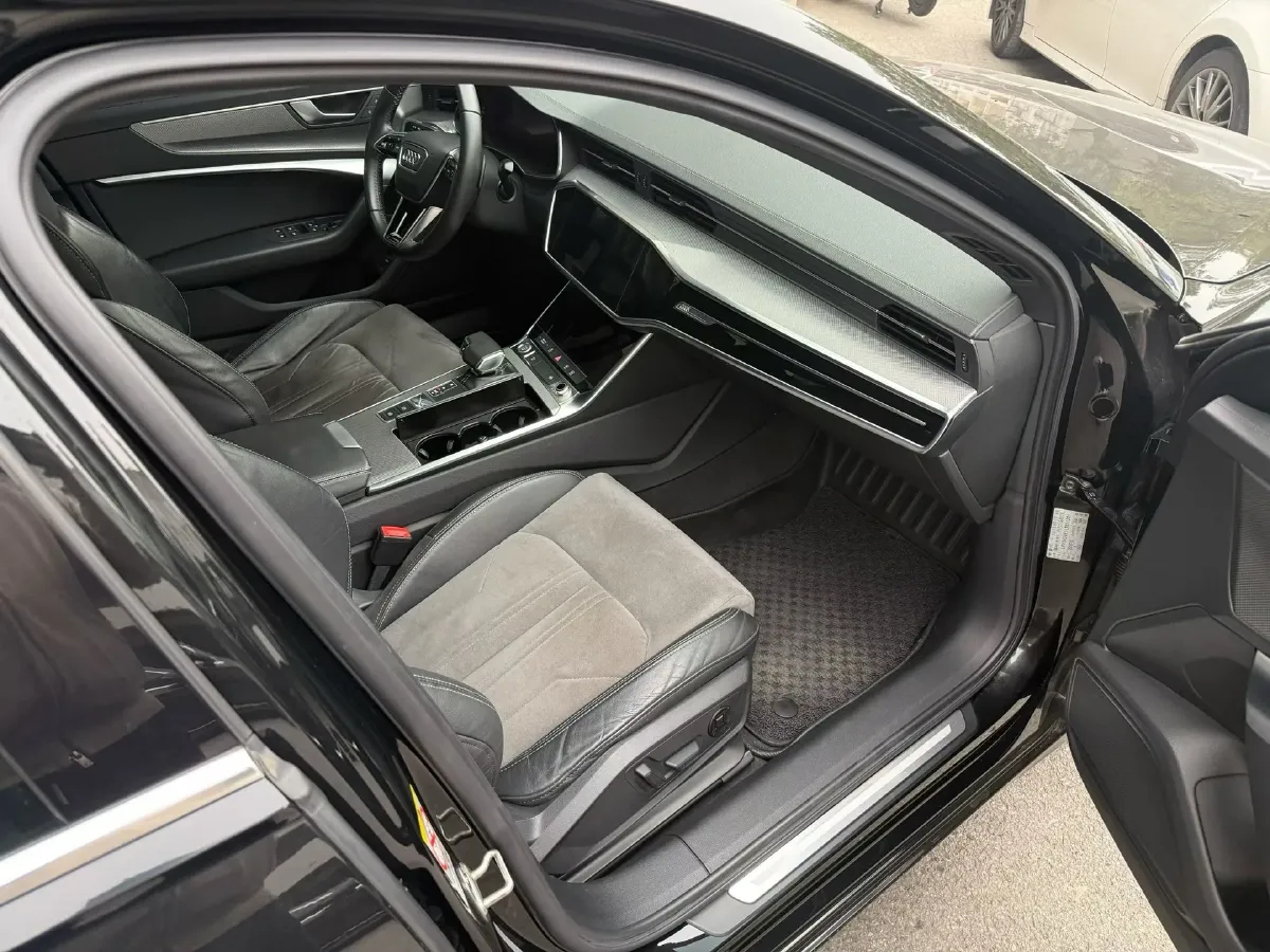 2020 Audi A6L 2.0T 190HP L4 7DCT,autocango,china used car exporter,china ev exporter,chinese used car exporter,chinese used ev exporter