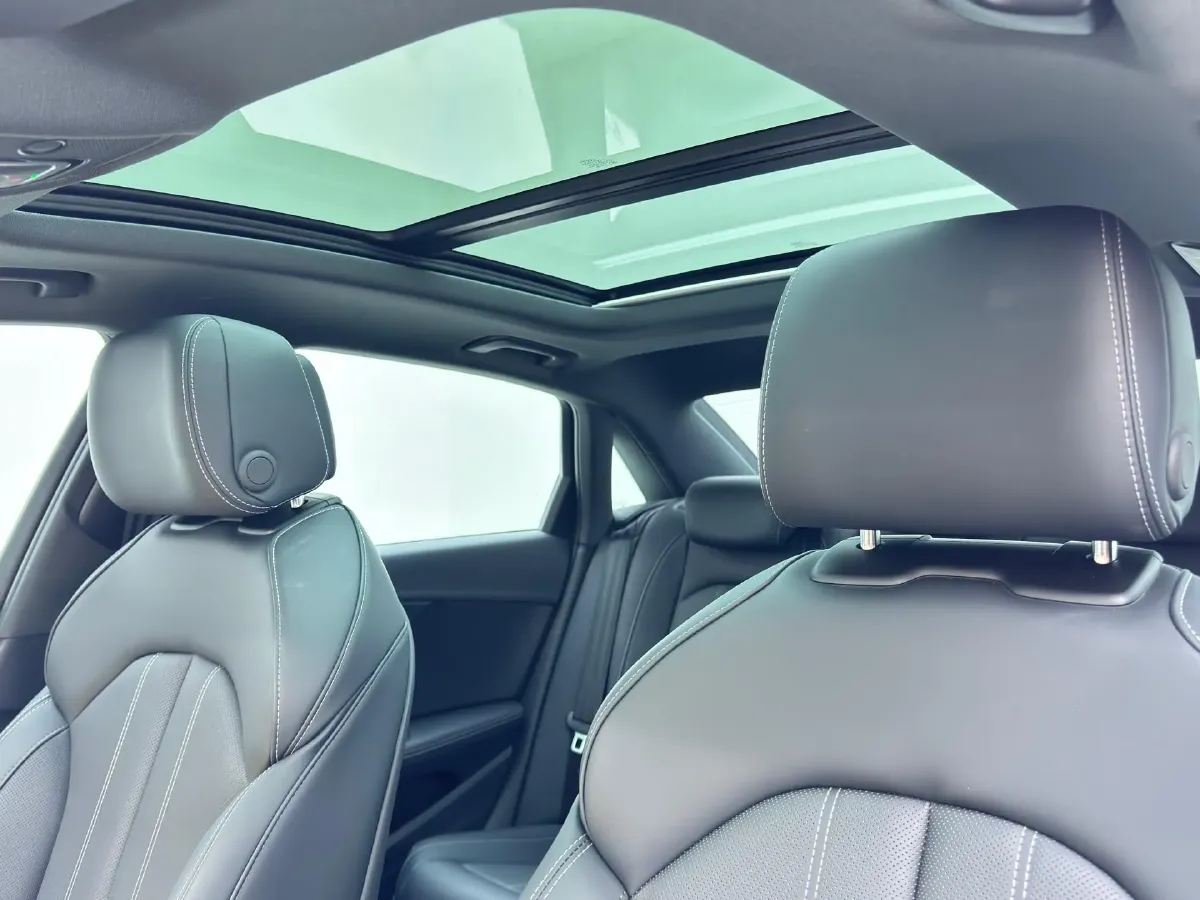 2023 Audi A4L 2.0T 190HP L4 7DCT,autocango,china used car exporter,china ev exporter,chinese used car exporter,chinese used ev exporter