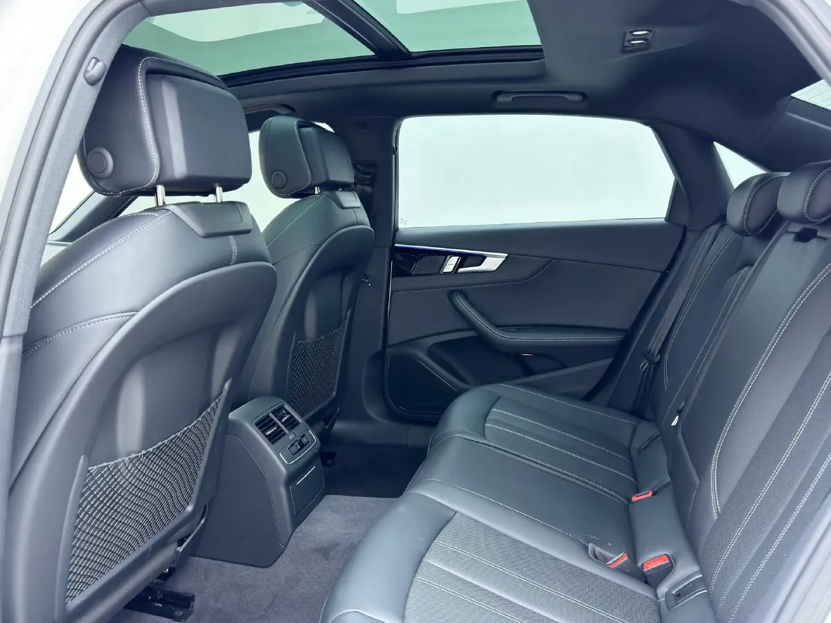 2023 Audi A4L 2.0T 190HP L4 7DCT,autocango,china used car exporter,china ev exporter,chinese used car exporter,chinese used ev exporter