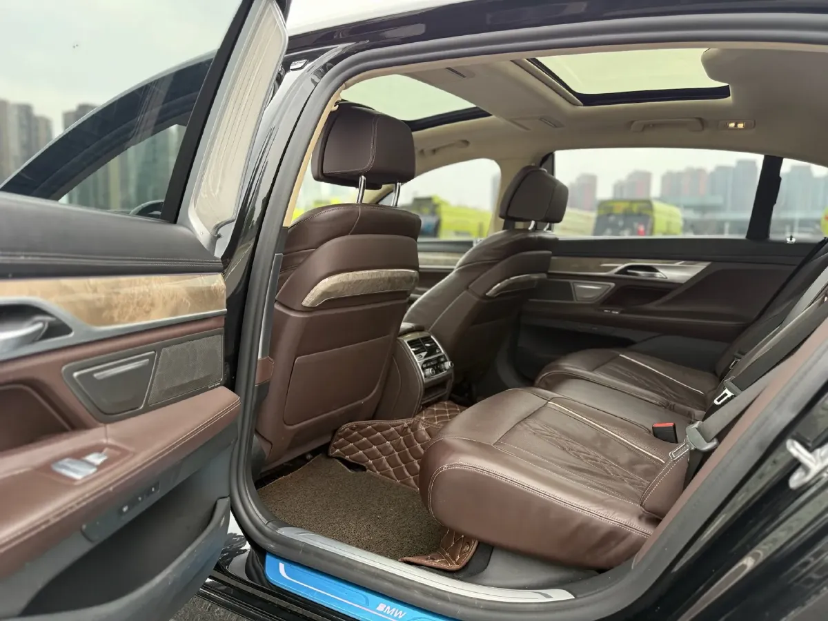 2021 BMW 7 Series 3.0T 340HP L6 8AT,autocango,china used car exporter,china ev exporter,chinese used car exporter,chinese used ev exporter