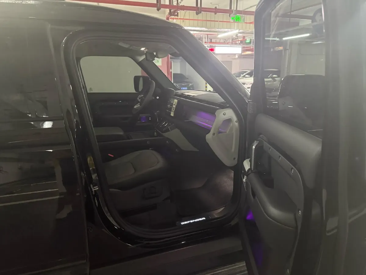 2024 Land Rover Defender 3.0T 400HP L6 8AT,autocango,china used car exporter,china ev exporter,chinese used car exporter,chinese used ev exporter