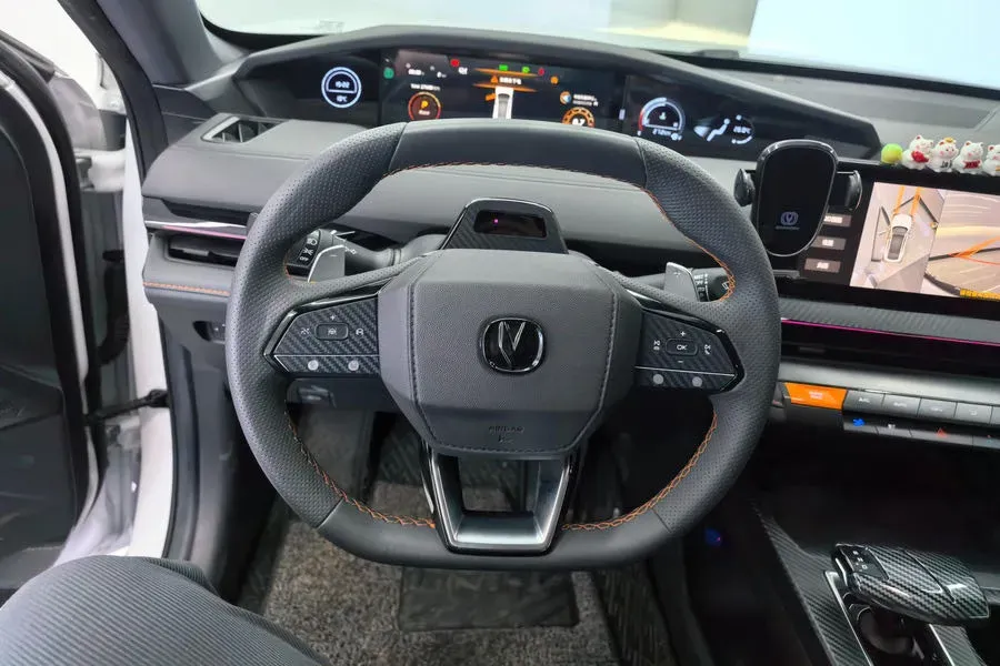 2023 ChangAn UNI-V 1.5T 188HP L4 7DCT,autocango,china used car exporter,china ev exporter,chinese used car exporter,chinese used ev exporter