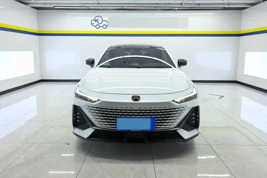 2023 ChangAn UNI-V 1.5T 188HP L4 7DCT,autocango,china used car exporter,china ev exporter,chinese used car exporter,chinese used ev exporter