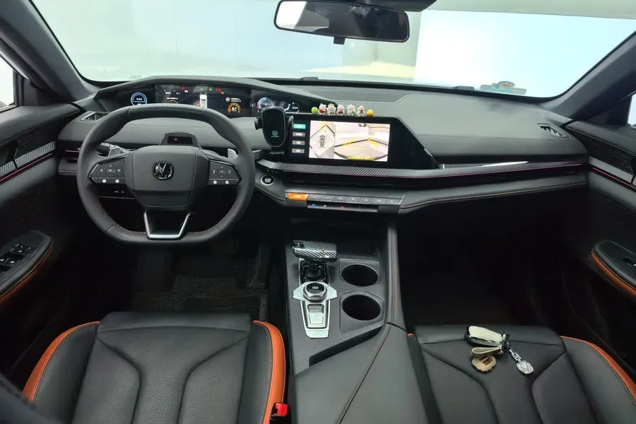 2023 ChangAn UNI-V 1.5T 188HP L4 7DCT,autocango,china used car exporter,china ev exporter,chinese used car exporter,chinese used ev exporter