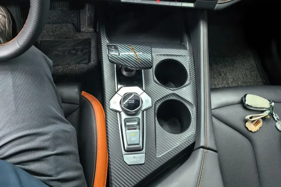 2023 ChangAn UNI-V 1.5T 188HP L4 7DCT,autocango,china used car exporter,china ev exporter,chinese used car exporter,chinese used ev exporter