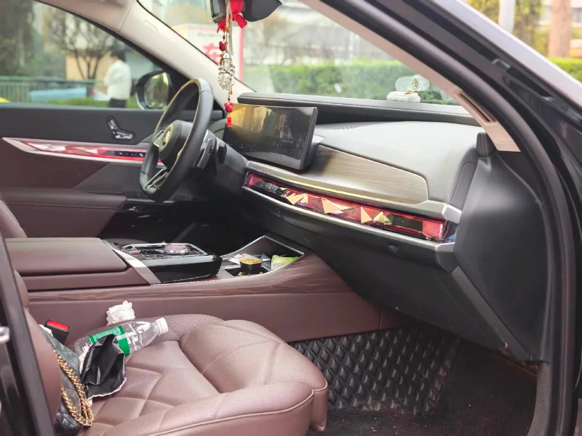 2023 BMW 7 Series 3.0T 381HP L6 8AT,autocango,china used car exporter,china ev exporter,chinese used car exporter,chinese used ev exporter