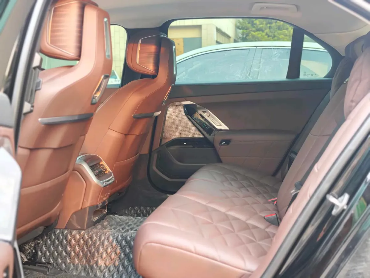 2023 BMW 7 Series 3.0T 381HP L6 8AT,autocango,china used car exporter,china ev exporter,chinese used car exporter,chinese used ev exporter