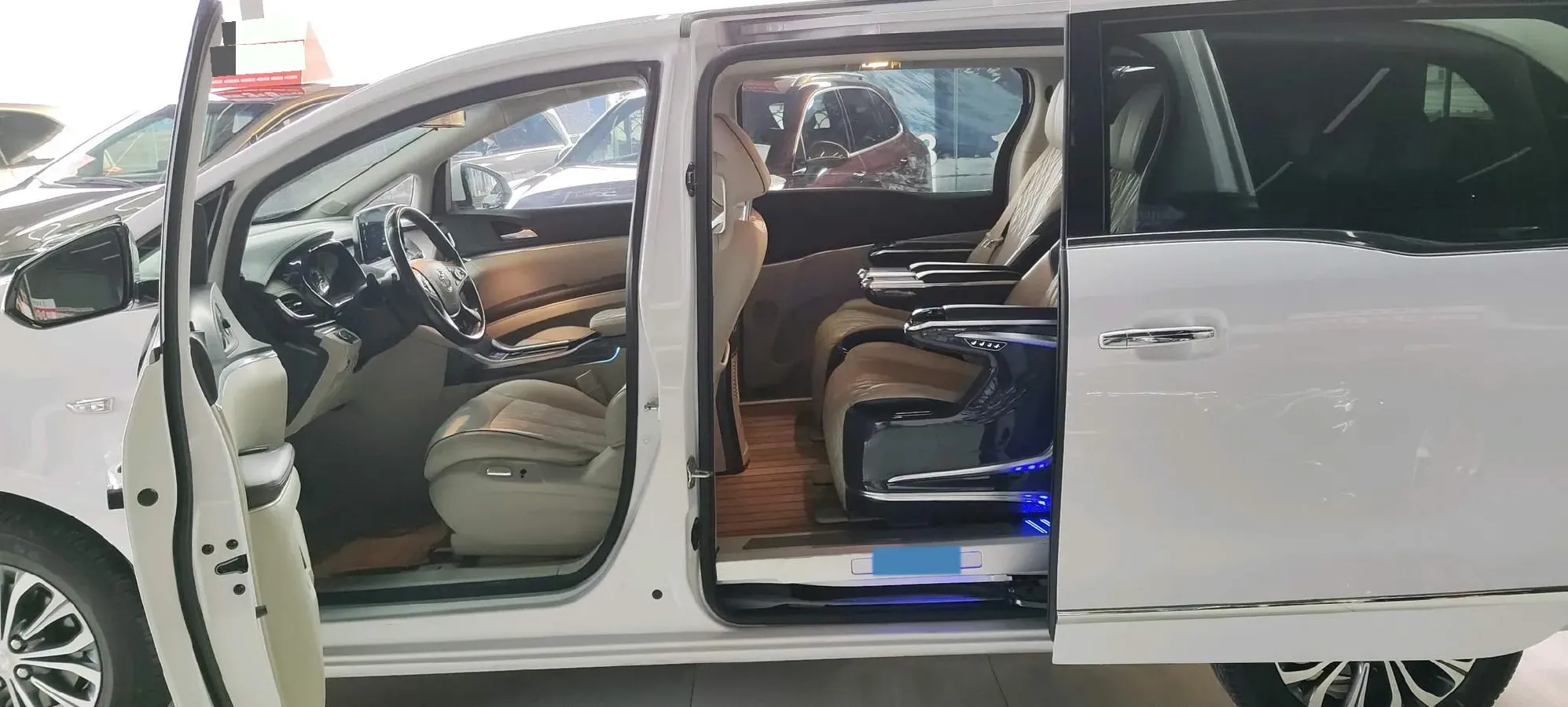 2021 Buick GL8 2.0T 237HP L4 9AT,autocango,china used car exporter,china ev exporter,chinese used car exporter,chinese used ev exporter