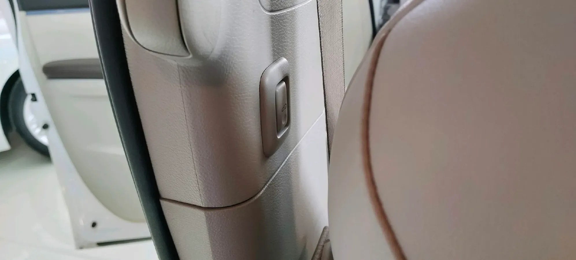 2021 Buick GL8 2.0T 237HP L4 9AT,autocango,china used car exporter,china ev exporter,chinese used car exporter,chinese used ev exporter