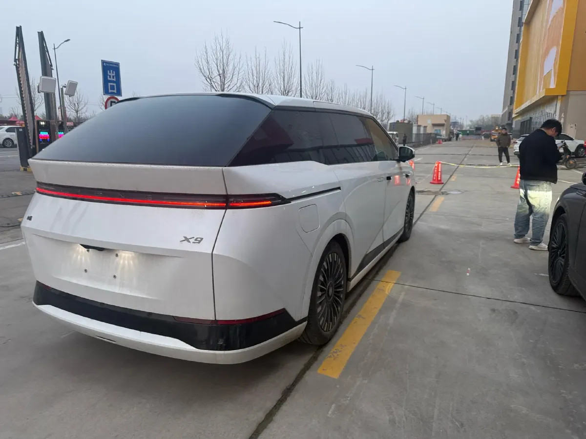 2025 Xpeng X9 BEV,autocango,china used car exporter,china ev exporter,chinese used car exporter,chinese used ev exporter