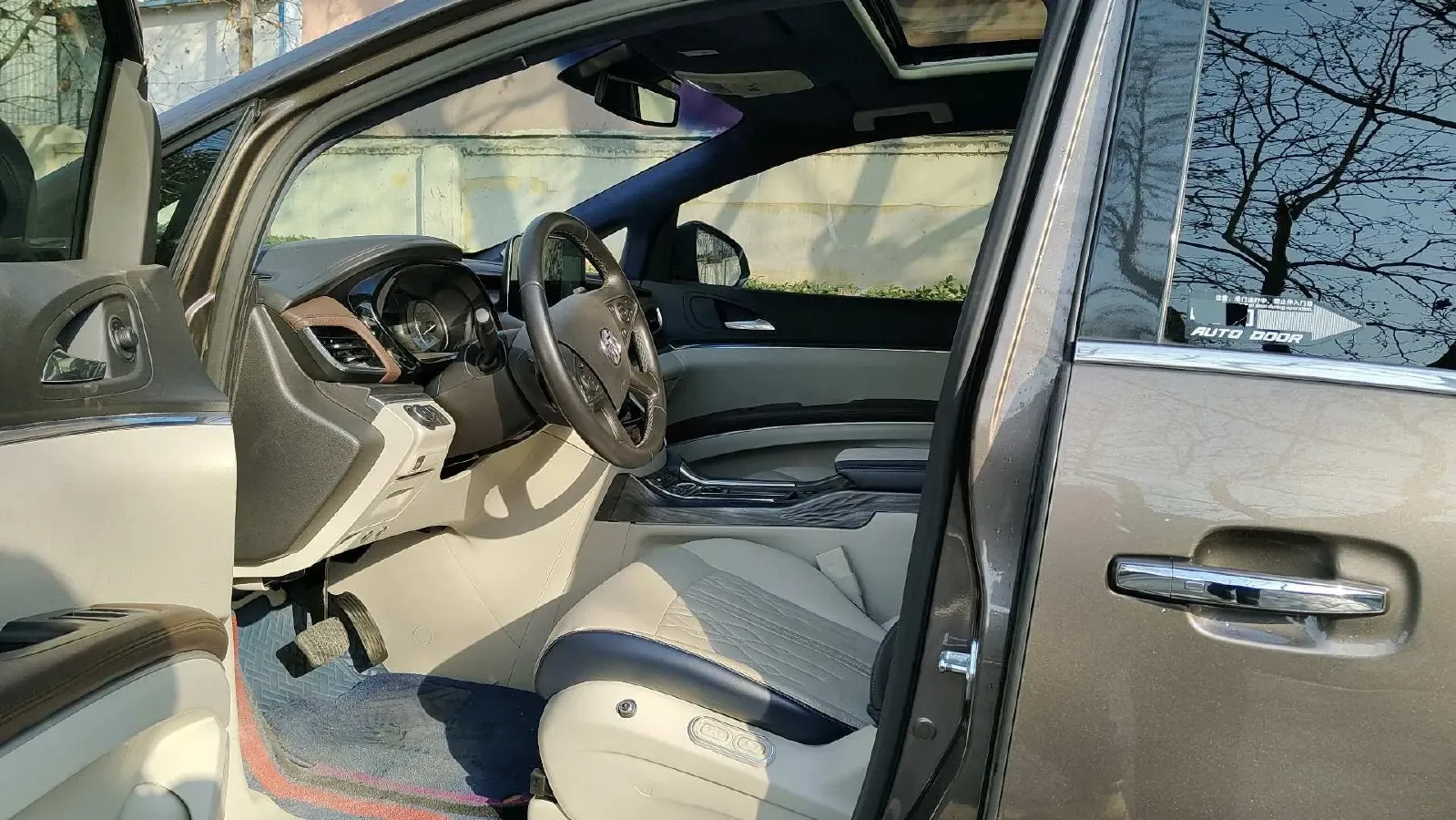 2021 Buick GL8 2.0T 237HP L4 9AT,autocango,china used car exporter,china ev exporter,chinese used car exporter,chinese used ev exporter