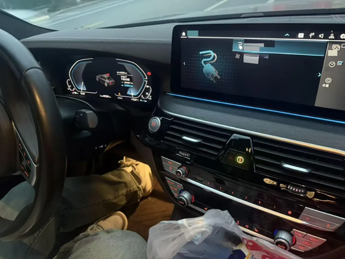 2021 BMW 5 Series 2.0T 184HP L4 8AT PHEV 17.7KWH,autocango,china used car exporter,china ev exporter,chinese used car exporter,chinese used ev exporter