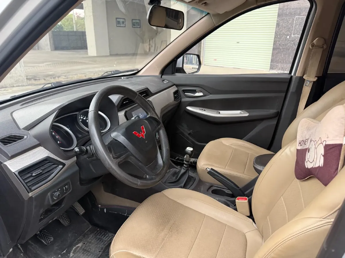 2021 WuLing RongGuang New Truck 1.5L 99HP L4 5MT,autocango,china used car exporter,china ev exporter,chinese used car exporter,chinese used ev exporter