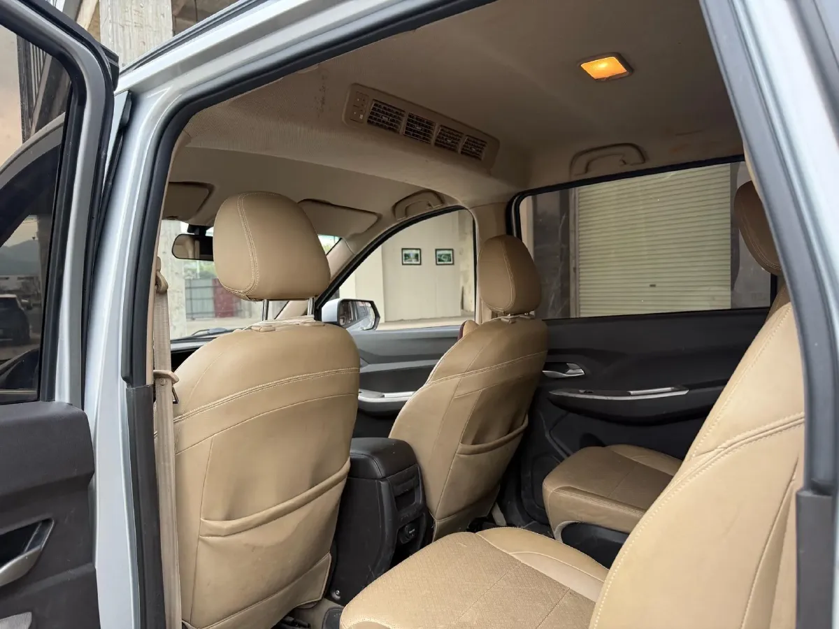 2021 WuLing RongGuang New Truck 1.5L 99HP L4 5MT,autocango,china used car exporter,china ev exporter,chinese used car exporter,chinese used ev exporter