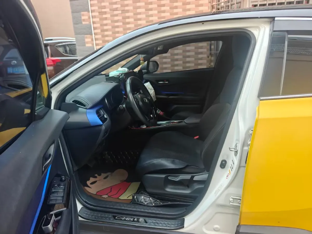2018 Toyota C-HR 2.0L 171HP L4 CVT,autocango,china used car exporter,china ev exporter,chinese used car exporter,chinese used ev exporter