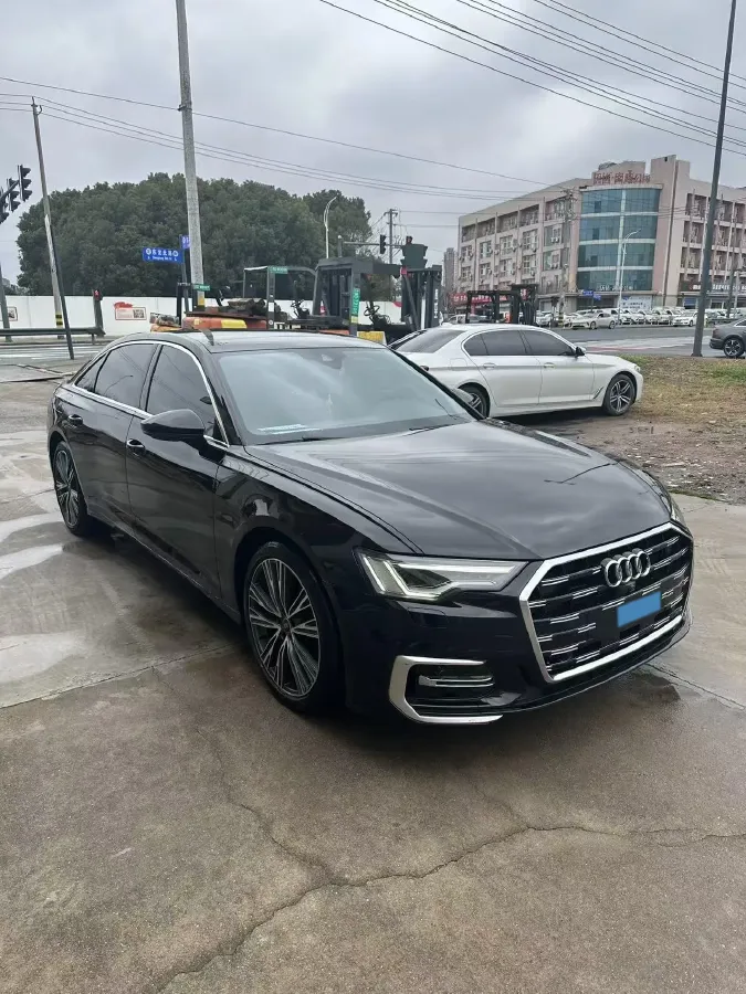 2023 Audi A6L 2.0T 245HP L4 7DCT,autocango,china used car exporter,china ev exporter,chinese used car exporter,chinese used ev exporter