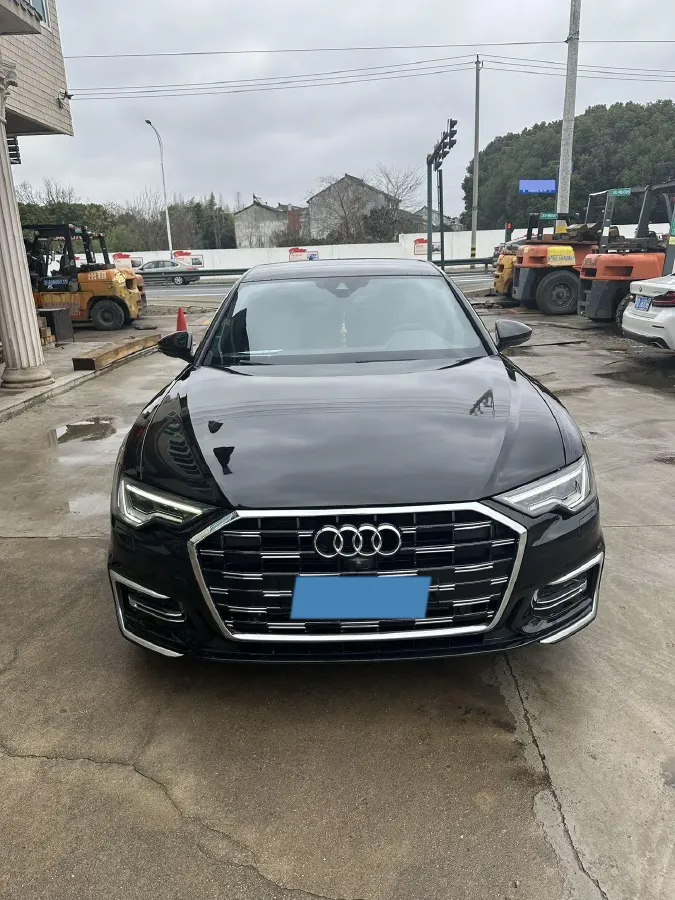2023 Audi A6L 2.0T 245HP L4 7DCT,autocango,china used car exporter,china ev exporter,chinese used car exporter,chinese used ev exporter