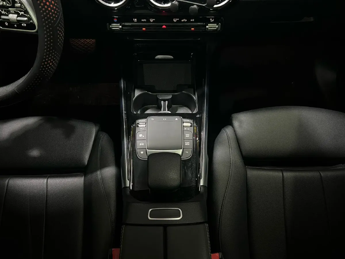 2020 Mercedes-Benz GLB Class 1.3T 136HP L4 7DCT,autocango,china used car exporter,china ev exporter,chinese used car exporter,chinese used ev exporter