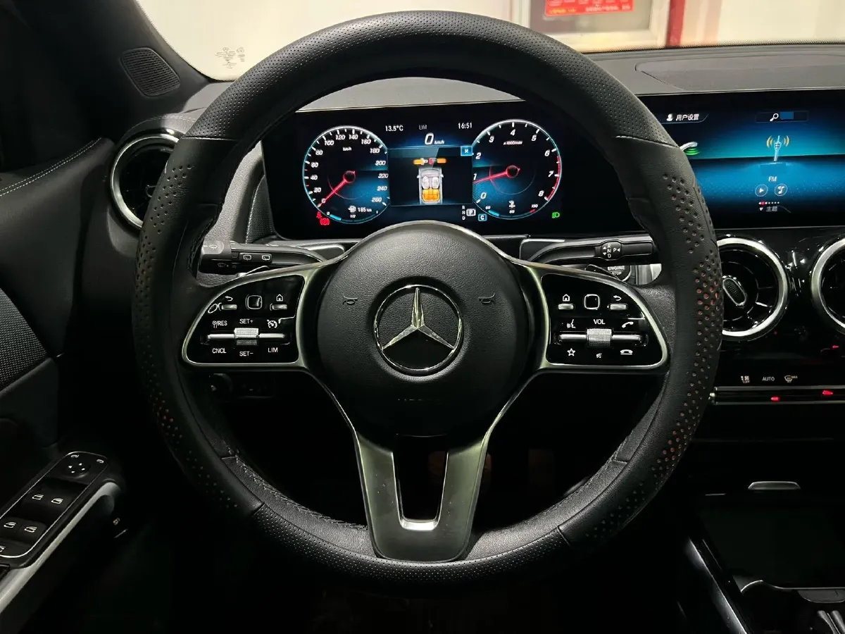 2020 Mercedes-Benz GLB Class 1.3T 136HP L4 7DCT,autocango,china used car exporter,china ev exporter,chinese used car exporter,chinese used ev exporter