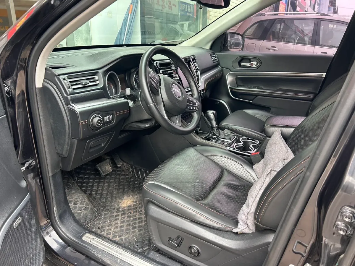 2018 Jeep Grand Commander 2.0T 265HP L4 9AT,autocango,china used car exporter,china ev exporter,chinese used car exporter,chinese used ev exporter