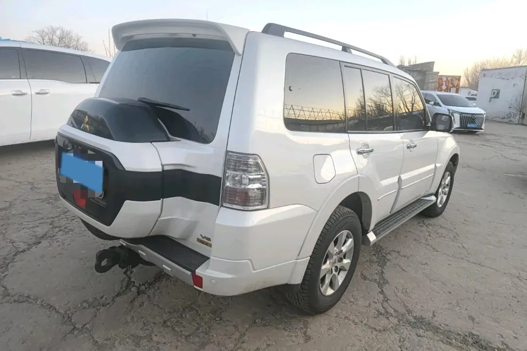 2020 Mitsubishi Pajero 3.0L 174HP V6 5AT,autocango,china used car exporter,china ev exporter,chinese used car exporter,chinese used ev exporter
