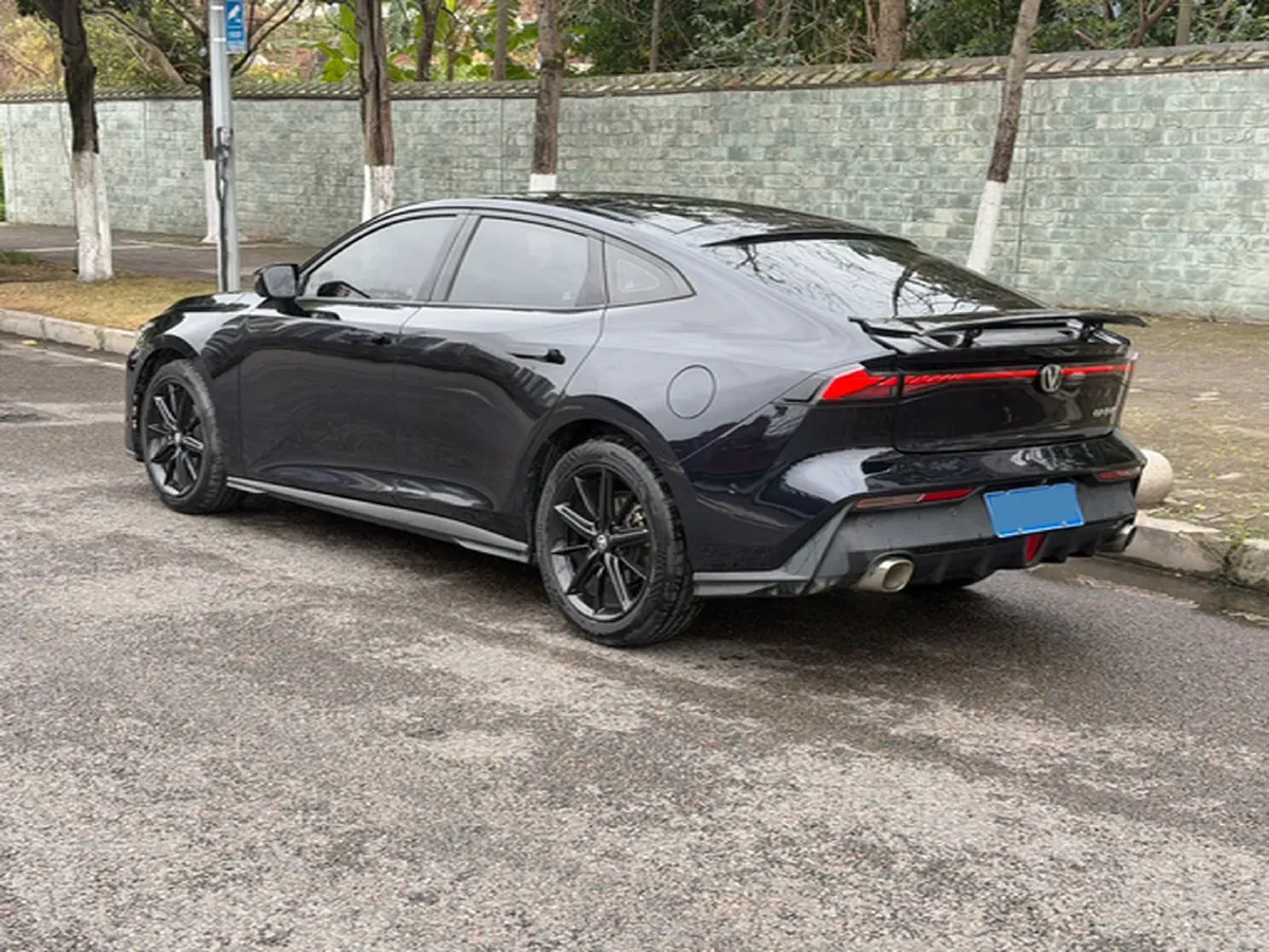 2022 ChangAn UNI-V 1.5T 188HP L4 7DCT,autocango,china used car exporter,china ev exporter,chinese used car exporter,chinese used ev exporter