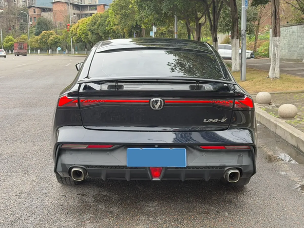 2022 ChangAn UNI-V 1.5T 188HP L4 7DCT,autocango,china used car exporter,china ev exporter,chinese used car exporter,chinese used ev exporter