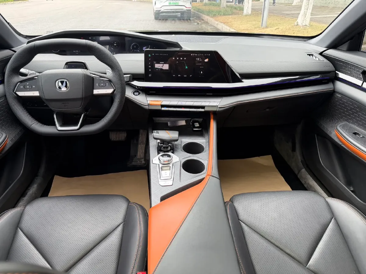 2022 ChangAn UNI-V 1.5T 188HP L4 7DCT,autocango,china used car exporter,china ev exporter,chinese used car exporter,chinese used ev exporter