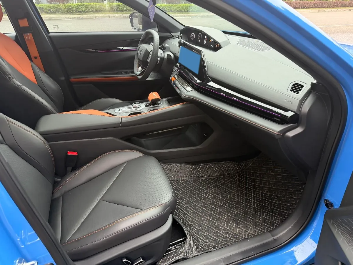 2022 ChangAn UNI-V 1.5T 188HP L4 7DCT,autocango,china used car exporter,china ev exporter,chinese used car exporter,chinese used ev exporter