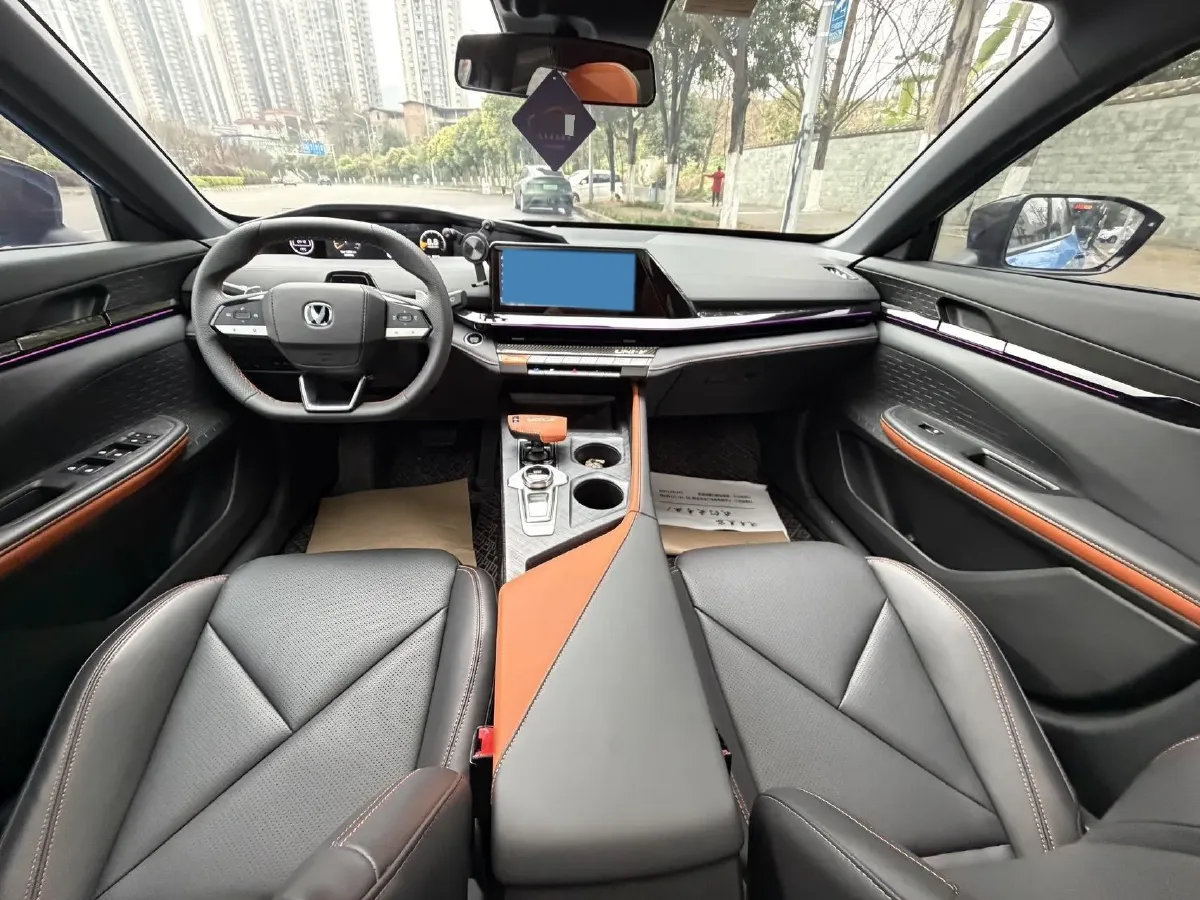 2022 ChangAn UNI-V 1.5T 188HP L4 7DCT,autocango,china used car exporter,china ev exporter,chinese used car exporter,chinese used ev exporter