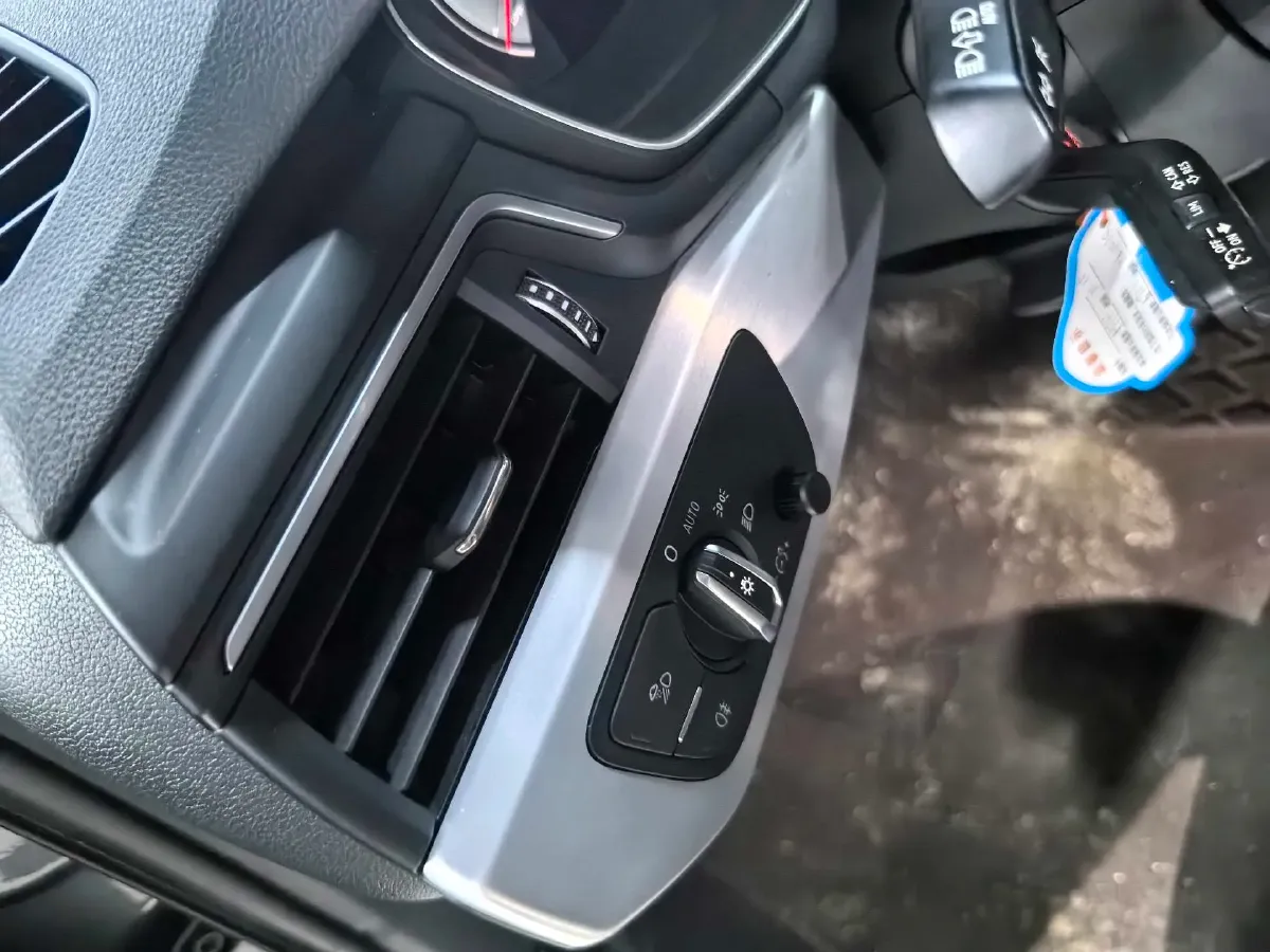 2022 Audi A4L 2.0T 190HP L4 7DCT,autocango,china used car exporter,china ev exporter,chinese used car exporter,chinese used ev exporter