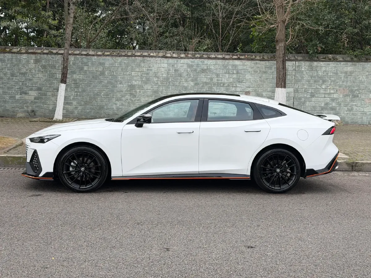 2024 ChangAn UNI-V 2.0T 233HP L4 8AT,autocango,china used car exporter,china ev exporter,chinese used car exporter,chinese used ev exporter