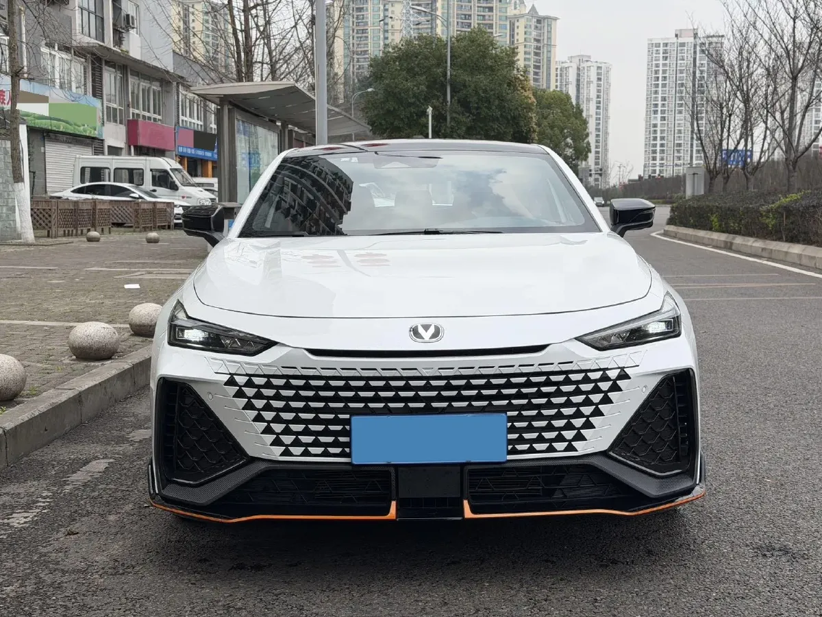 2024 ChangAn UNI-V 2.0T 233HP L4 8AT,autocango,china used car exporter,china ev exporter,chinese used car exporter,chinese used ev exporter