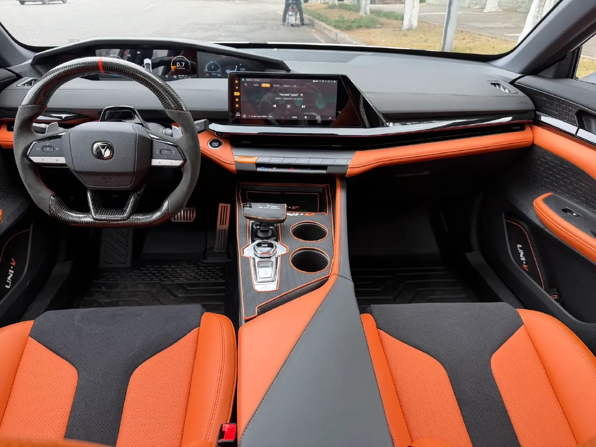 2024 ChangAn UNI-V 2.0T 233HP L4 8AT,autocango,china used car exporter,china ev exporter,chinese used car exporter,chinese used ev exporter